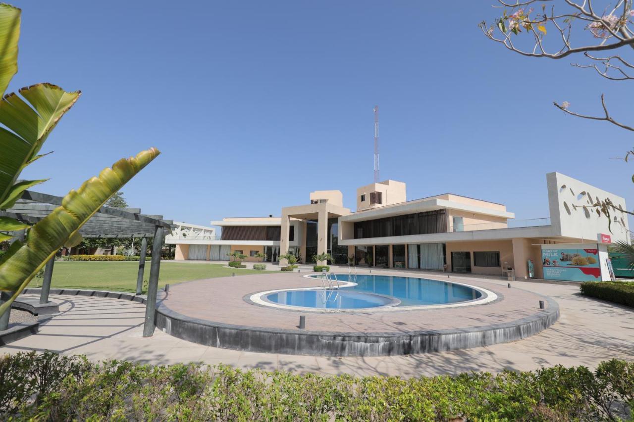 Club Heaven Palanpur Hotel Exterior foto