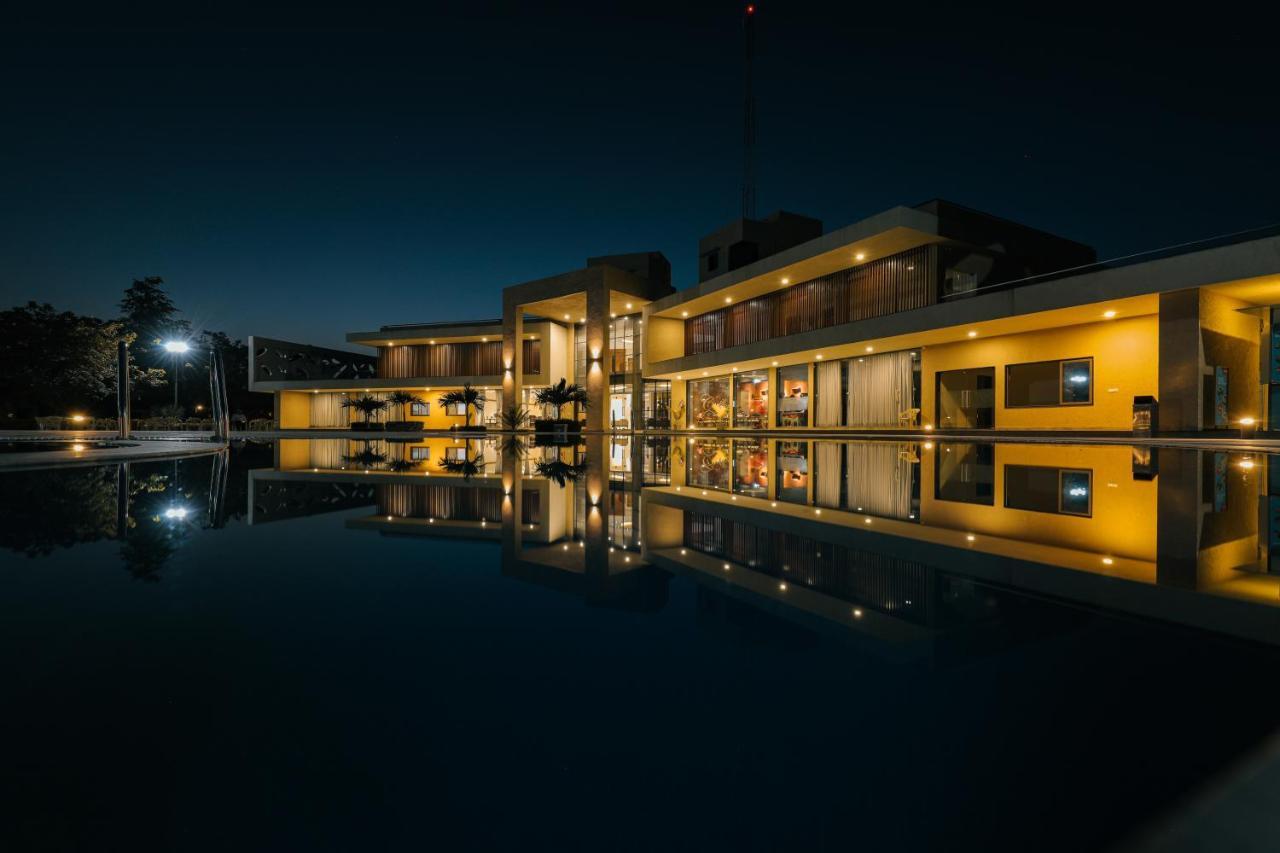 Club Heaven Palanpur Hotel Exterior foto