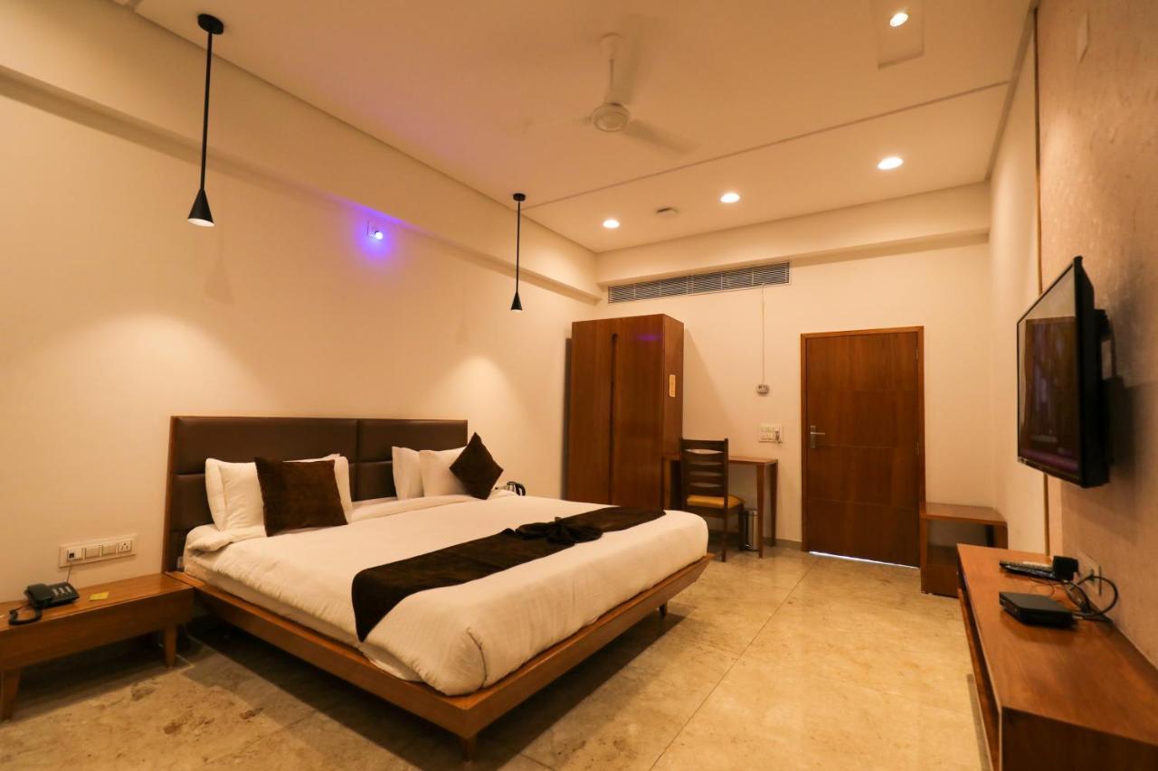 Club Heaven Palanpur Hotel Exterior foto