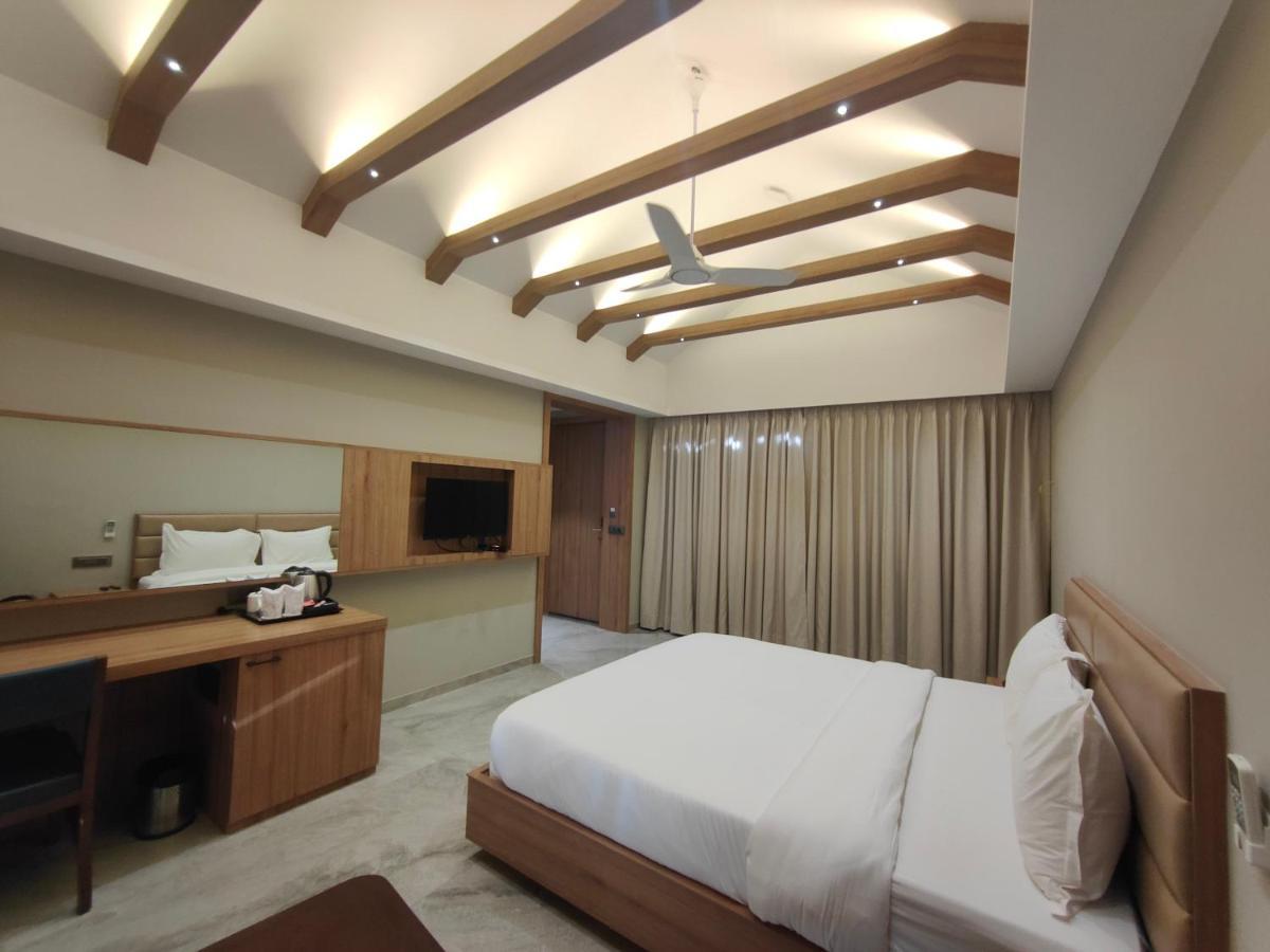 Club Heaven Palanpur Hotel Exterior foto