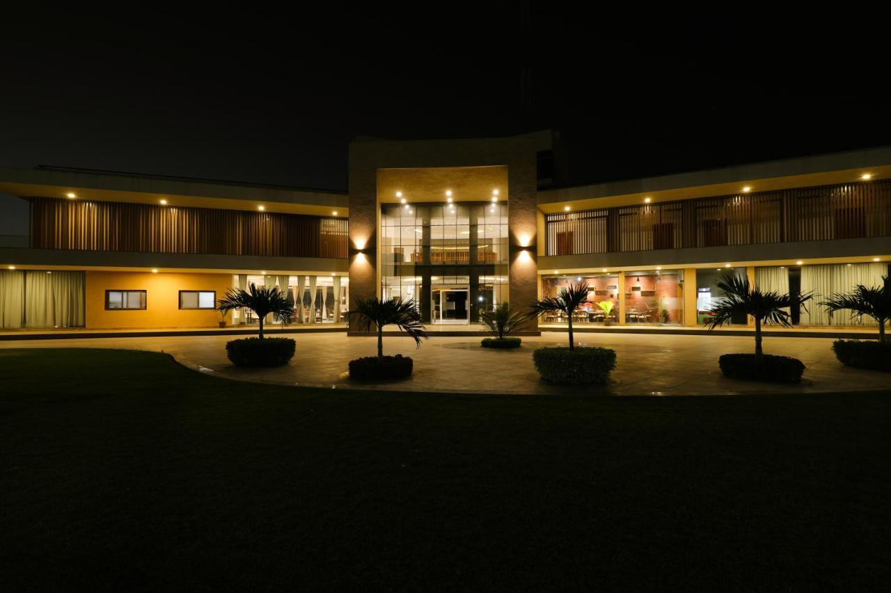 Club Heaven Palanpur Hotel Exterior foto