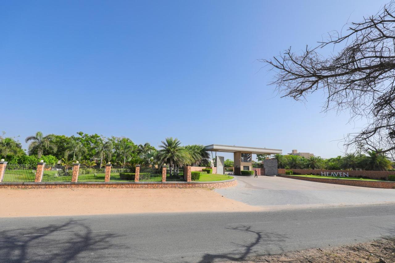 Club Heaven Palanpur Hotel Exterior foto
